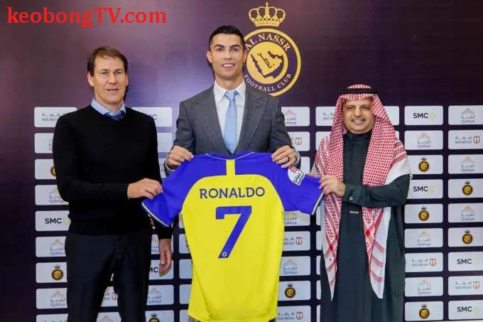 Nhà cầm quân Al Nassr so sánh Ronaldo với Pele 