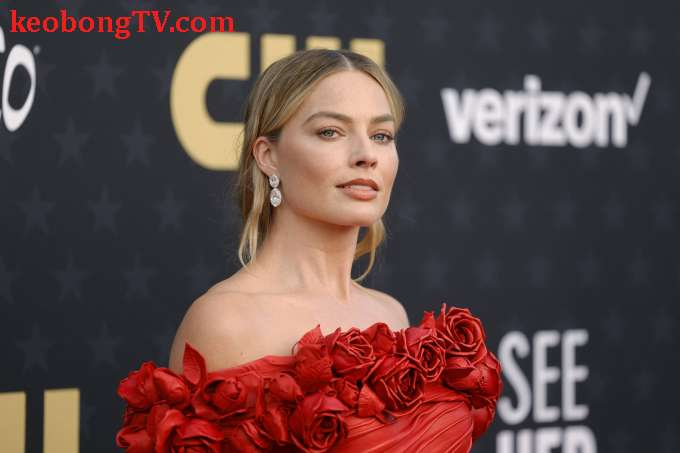 'Bom sex' Margot Robbie như đóa hoa hồng trên thảm đỏ