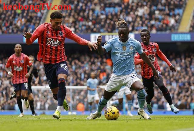  "Quái kiệt" Haaland tỏa sáng, Man City tái chiếm ngôi đầu Ngoại hạng