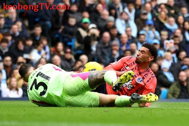  "Quái kiệt" Haaland tỏa sáng, Man City tái chiếm ngôi đầu Ngoại hạng