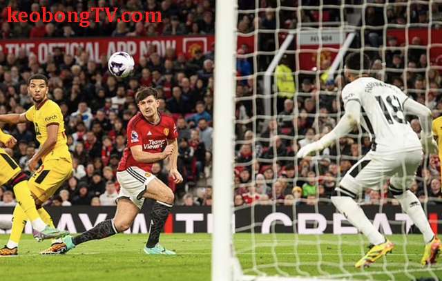  Ngược dòng hạ đội chót bảng, Man United quay về Top 6 Ngoại hạng