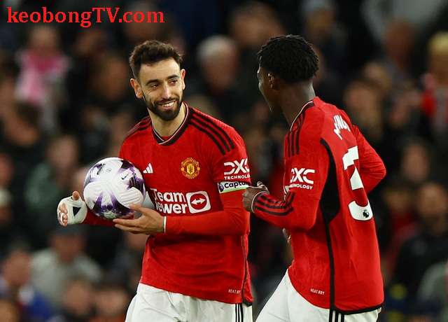  Ngược dòng hạ đội chót bảng, Man United quay về Top 6 Ngoại hạng