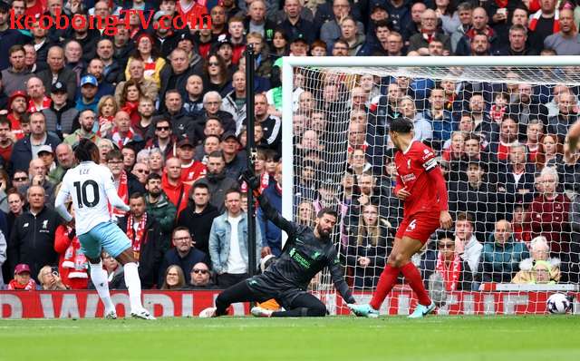  Thua Crystal Palace, Liverpool gặp bất lợi lớn lúc đua vô địch Anh