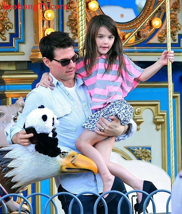 Suri Cruise xinh tươi trong sinh nhật tuổi 18