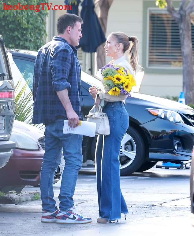 Ben Affleck về thăm Jennifer Lopez giữa tin đồn ly thân