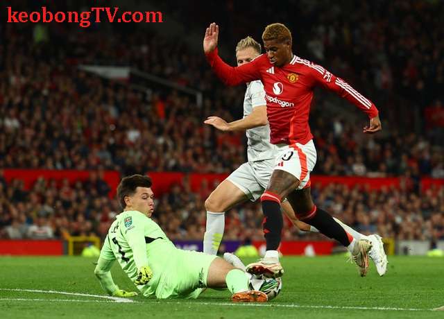  Rashford bùng nổ, Man United thắng tưng bừng League Cup