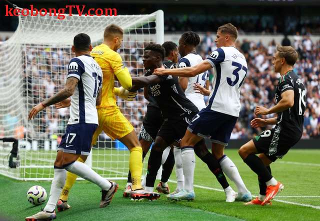  Tottenham "đá gấu" nhưng không cản được Arsenal